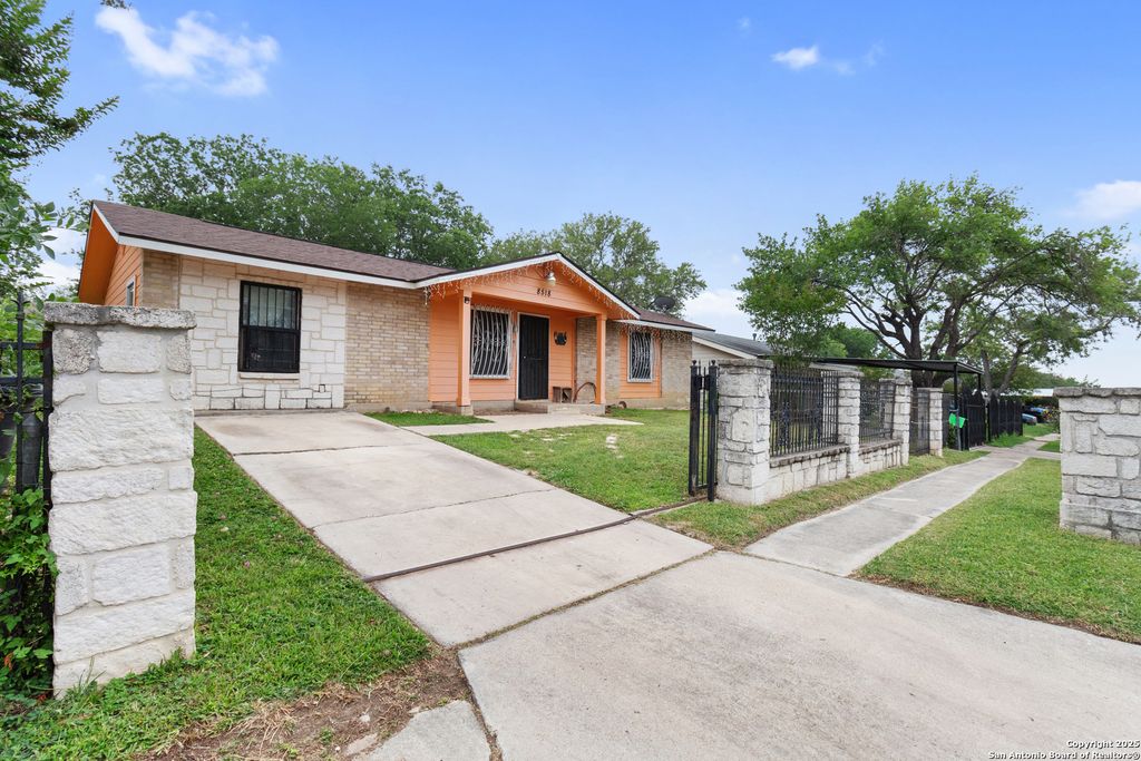 8518 big creek, San Antonio, TX 78242