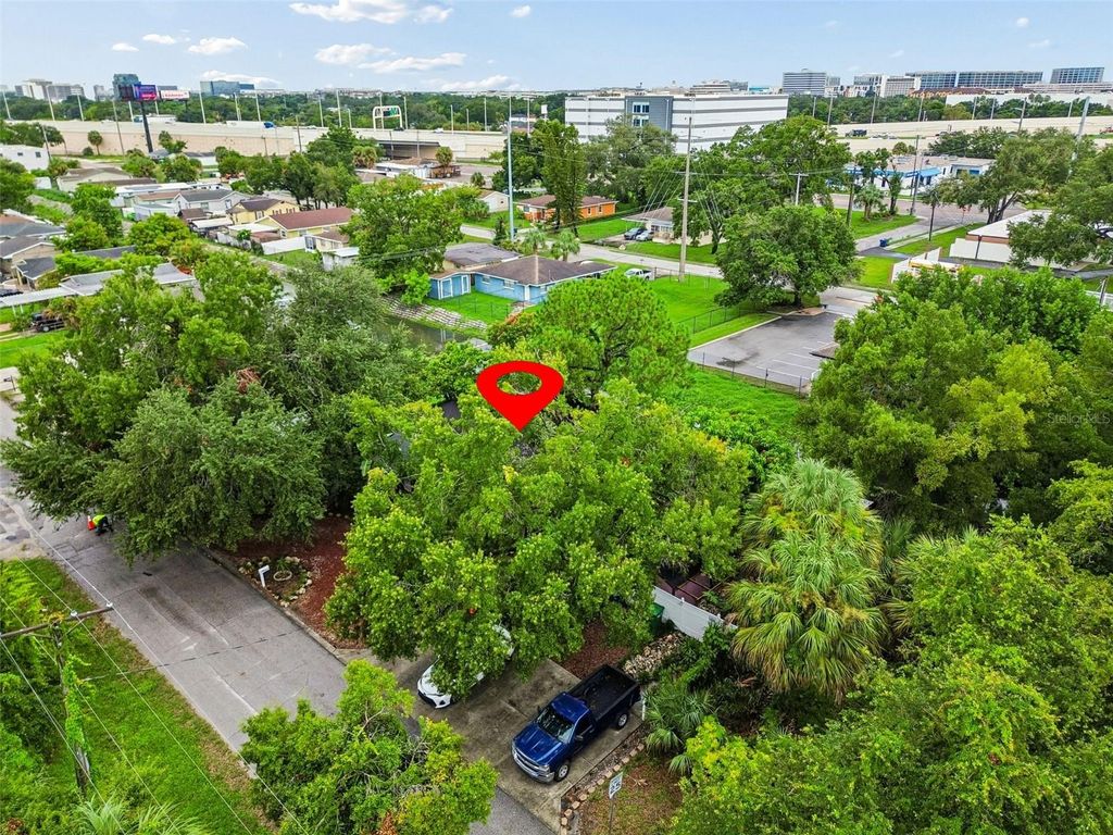 Image 2 of property listing at 3823 W LEMON STREET, Tampa, FL 33609