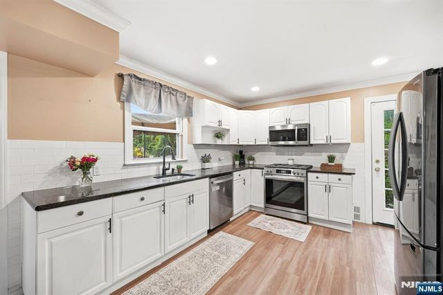 93 Yawpo Avenue, Oakland, NJ 07436