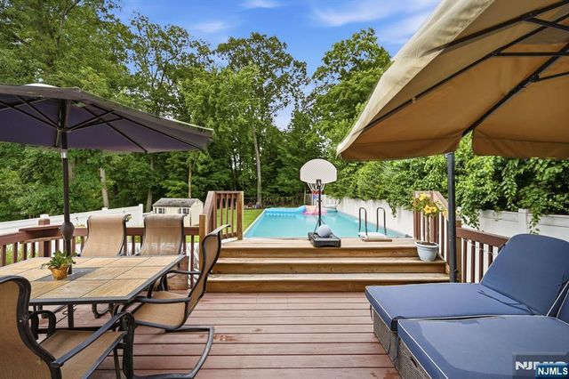 93 Yawpo Avenue, Oakland, NJ 07436
