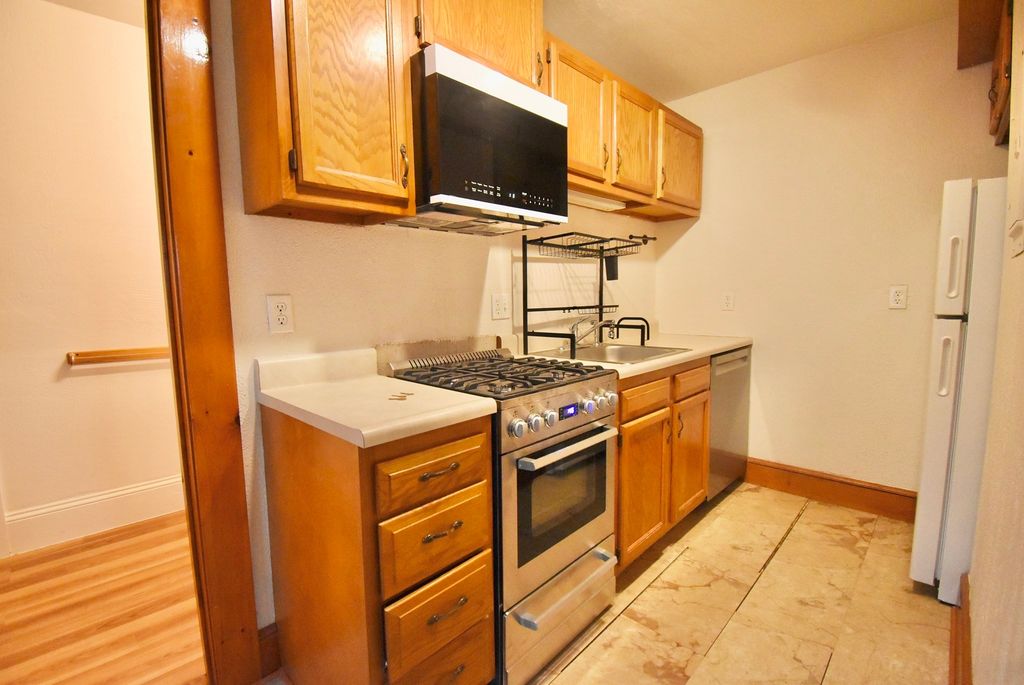 37 Railroad Ave 8, Beverly, MA 01915