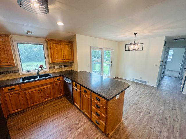 329 MOUNT VERNON Street, Council Bluffs, IA 51503