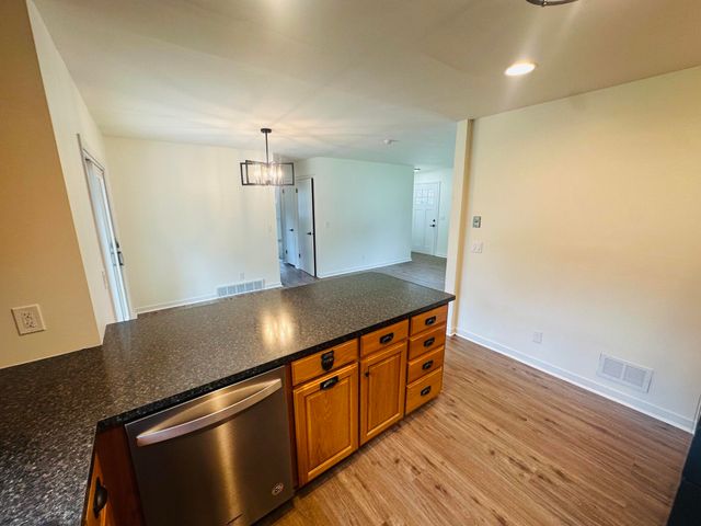 329 MOUNT VERNON Street, Council Bluffs, IA 51503