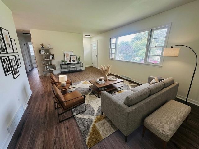 329 MOUNT VERNON Street, Council Bluffs, IA 51503