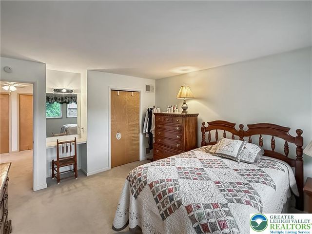 1736 Falcon Drive, Bethlehem City, PA 18017