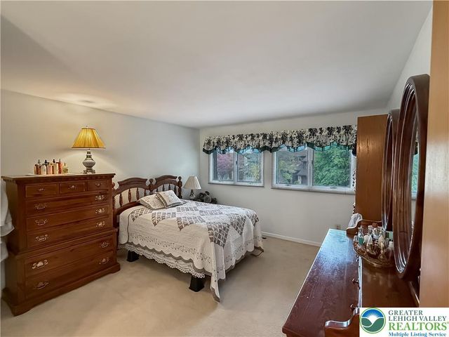 1736 Falcon Drive, Bethlehem City, PA 18017