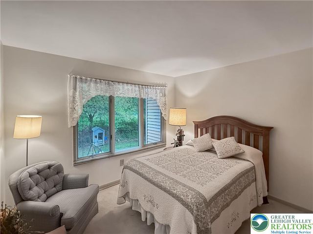1736 Falcon Drive, Bethlehem City, PA 18017