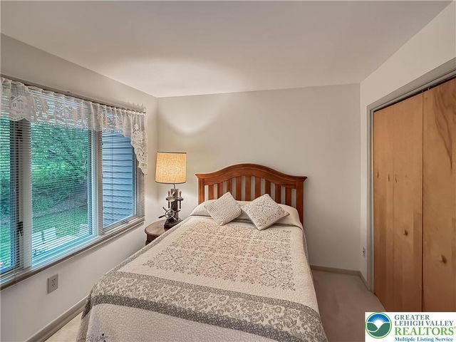 1736 Falcon Drive, Bethlehem City, PA 18017