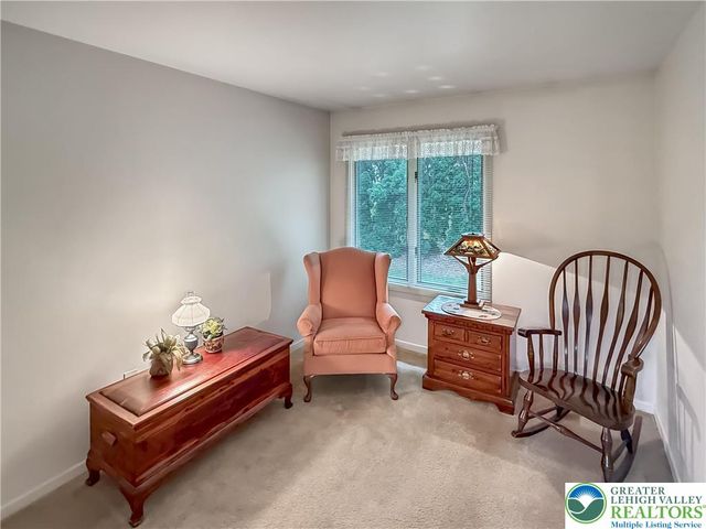 1736 Falcon Drive, Bethlehem City, PA 18017