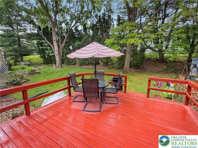 1736 Falcon Drive, Bethlehem City, PA 18017