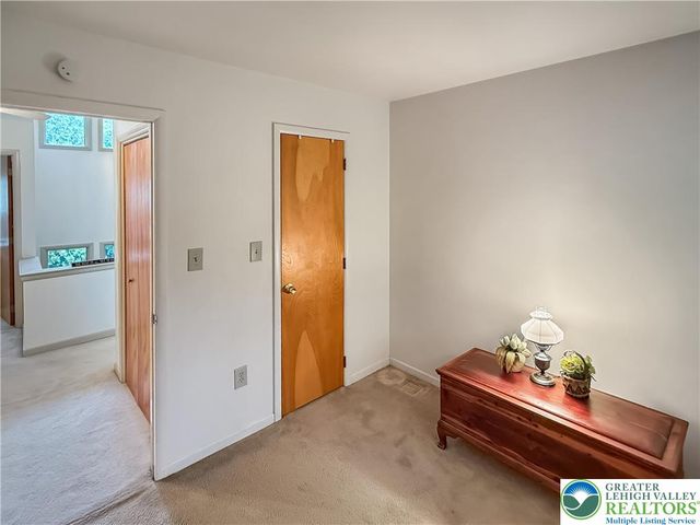 1736 Falcon Drive, Bethlehem City, PA 18017