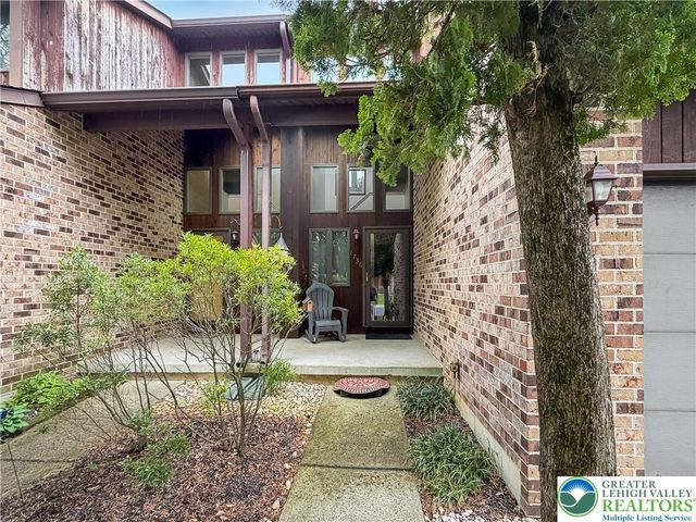 1736 Falcon Drive, Bethlehem City, PA 18017