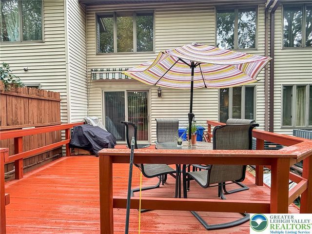 1736 Falcon Drive, Bethlehem City, PA 18017