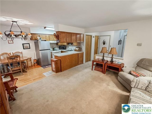 1736 Falcon Drive, Bethlehem City, PA 18017
