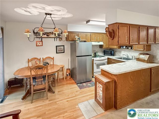 1736 Falcon Drive, Bethlehem City, PA 18017