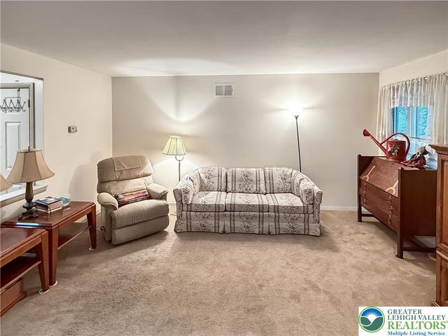 1736 Falcon Drive, Bethlehem City, PA 18017