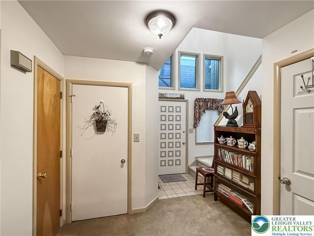 1736 Falcon Drive, Bethlehem City, PA 18017