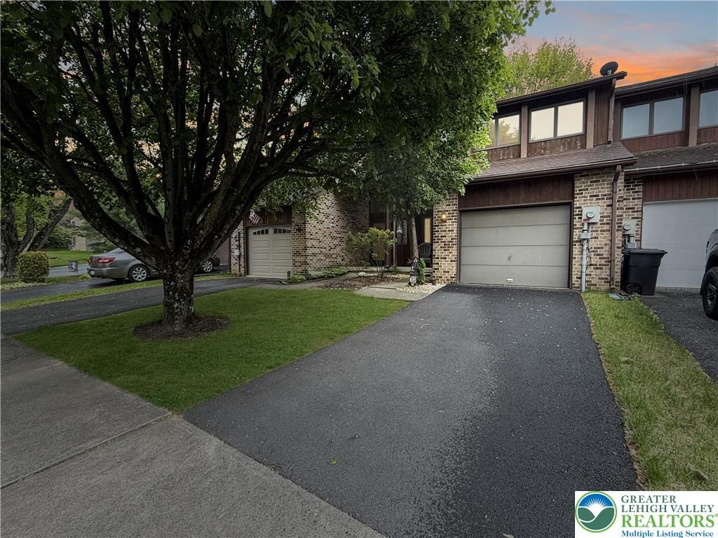 1736 Falcon Drive, Bethlehem City, PA 18017