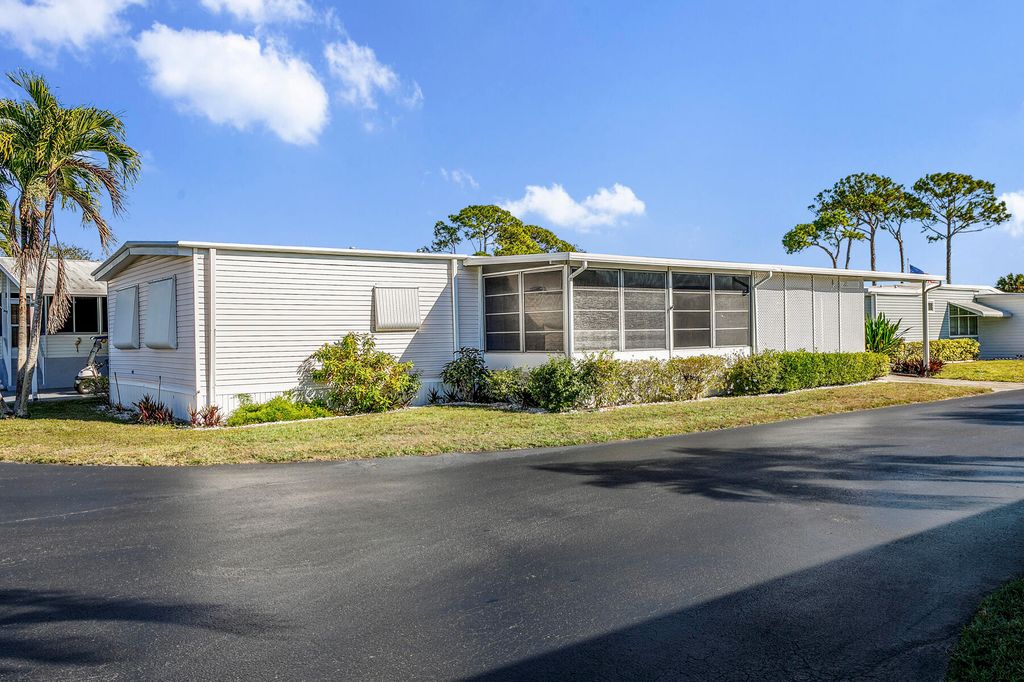 6001 Daiquiri Bay, Boynton Beach, FL 33436