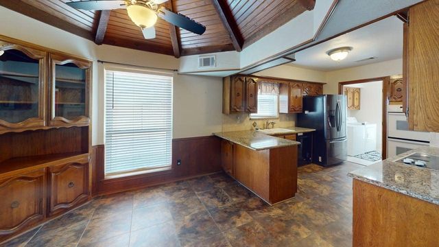 1000 Oxfordshire Drive, Carrollton, TX 75007