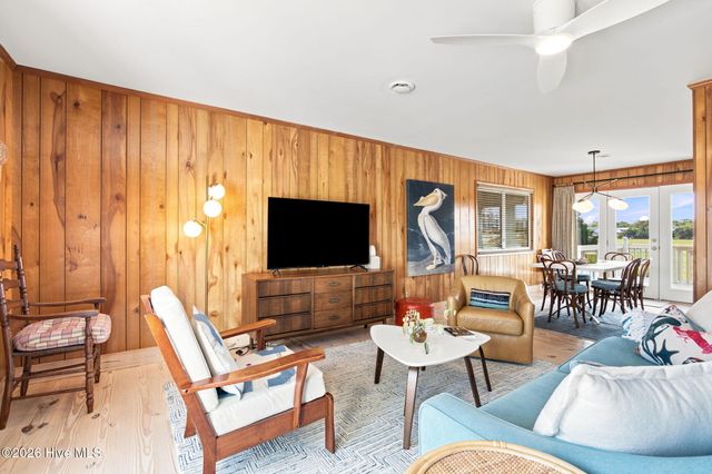 2016 W Pelican Drive, Oak Island, NC 28465