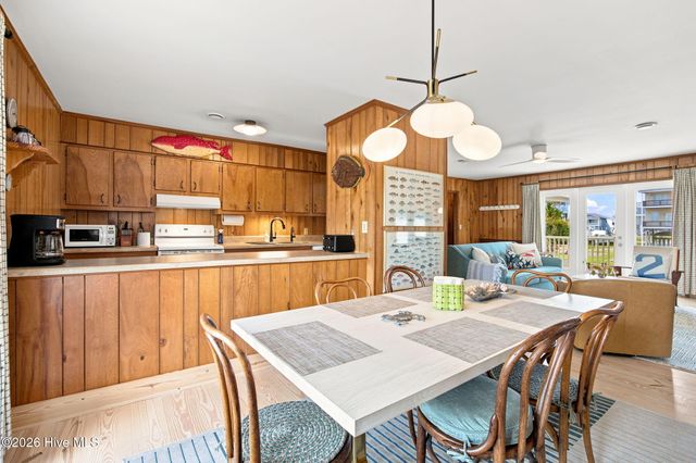 2016 W Pelican Drive, Oak Island, NC 28465