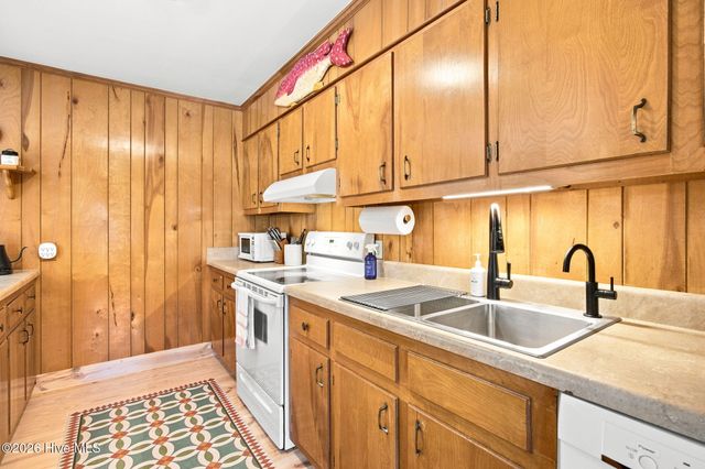 2016 W Pelican Drive, Oak Island, NC 28465