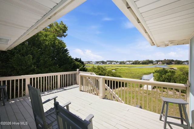 2016 W Pelican Drive, Oak Island, NC 28465