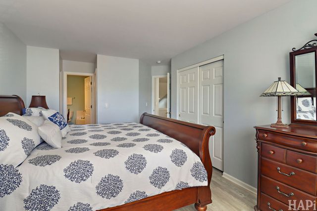 17158 W Cunningham Court, Libertyville, IL 60048