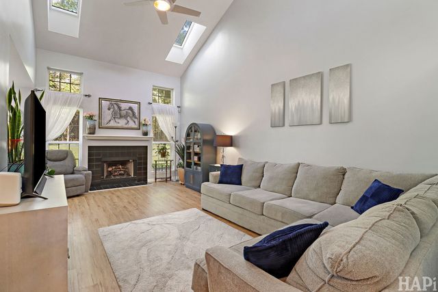 17158 W Cunningham Court, Libertyville, IL 60048
