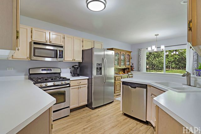 17158 W Cunningham Court, Libertyville, IL 60048
