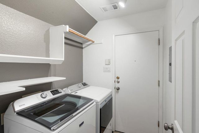 1406 Dapplegrey LN, Austin, TX 78727