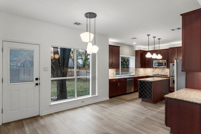 1406 Dapplegrey LN, Austin, TX 78727