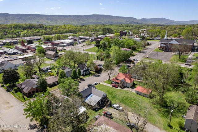 714 Washington Ave, Etowah, TN 37331