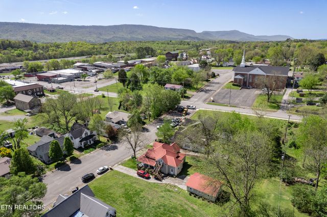 714 Washington Ave, Etowah, TN 37331