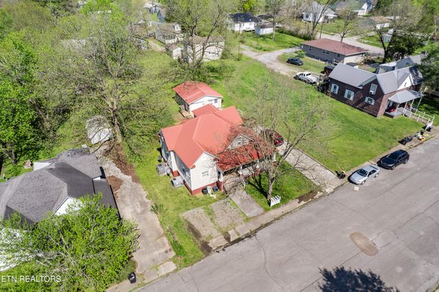 714 Washington Ave, Etowah, TN 37331