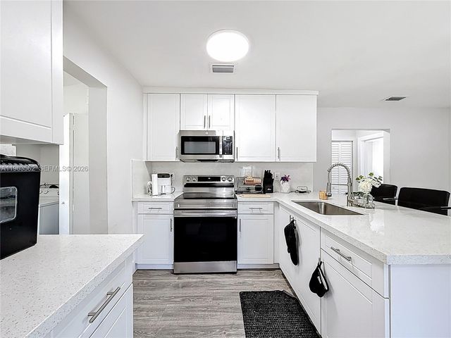 1751 NW 76th St, Miami, FL 33147