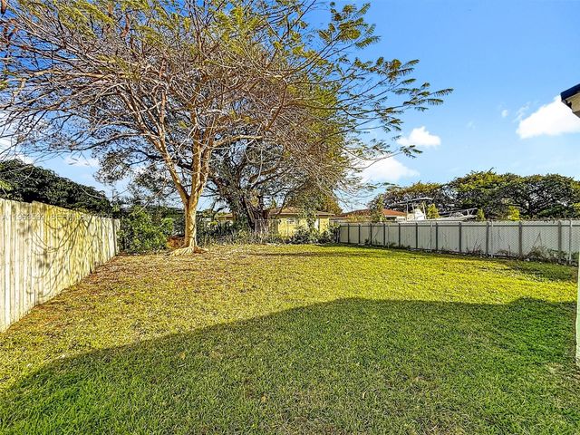 1751 NW 76th St, Miami, FL 33147