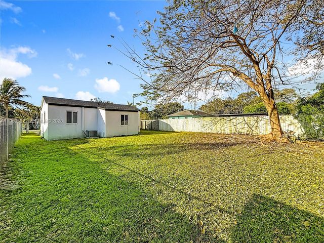 1751 NW 76th St, Miami, FL 33147