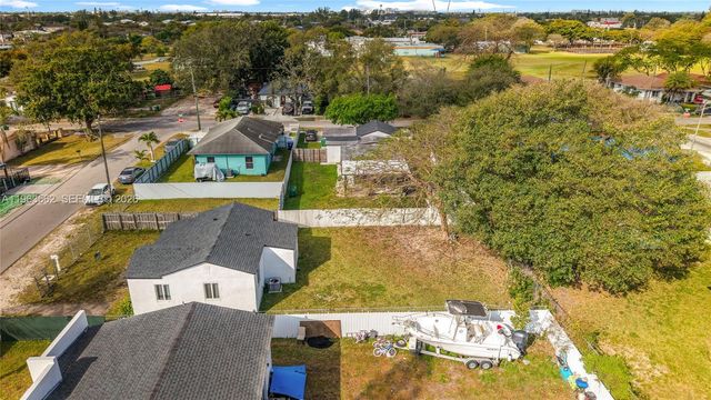 1751 NW 76th St, Miami, FL 33147