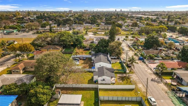 1751 NW 76th St, Miami, FL 33147