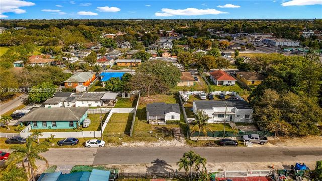 1751 NW 76th St, Miami, FL 33147