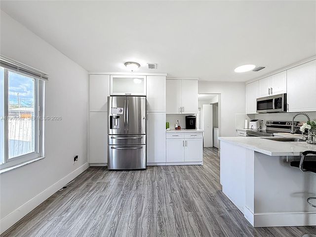 1751 NW 76th St, Miami, FL 33147