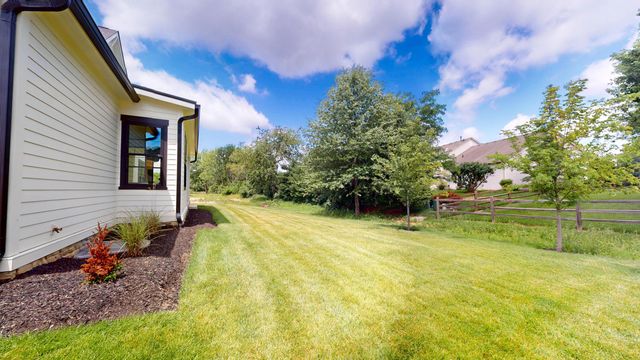 3277 Briarwood Lane, Lewis Center, OH 43035