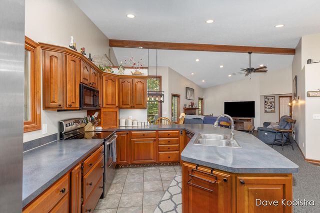 9610 Grange Avenue, Rockford, MI 49341