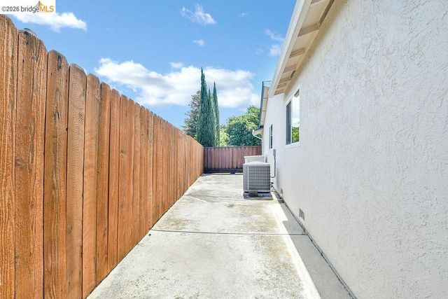 2212 Montevideo Drive, Pittsburg, CA 94565