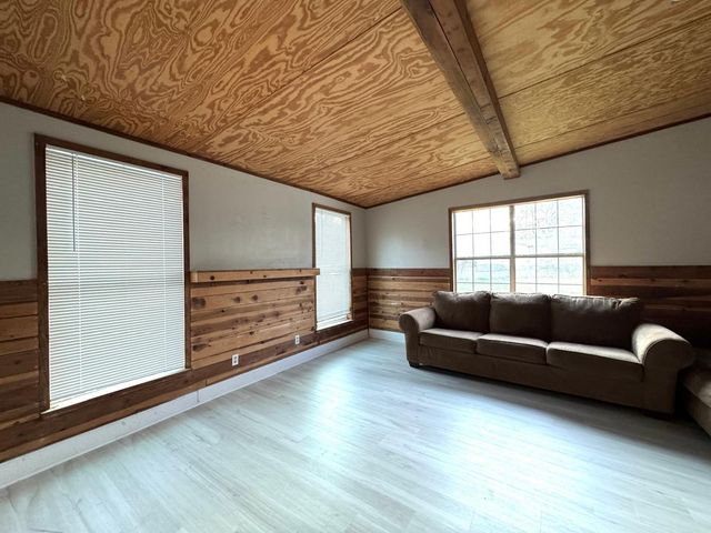 16066 North Loop Drive, Plantersville, TX 77363