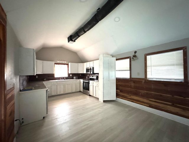 16066 North Loop Drive, Plantersville, TX 77363