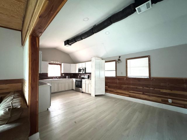 16066 North Loop Drive, Plantersville, TX 77363