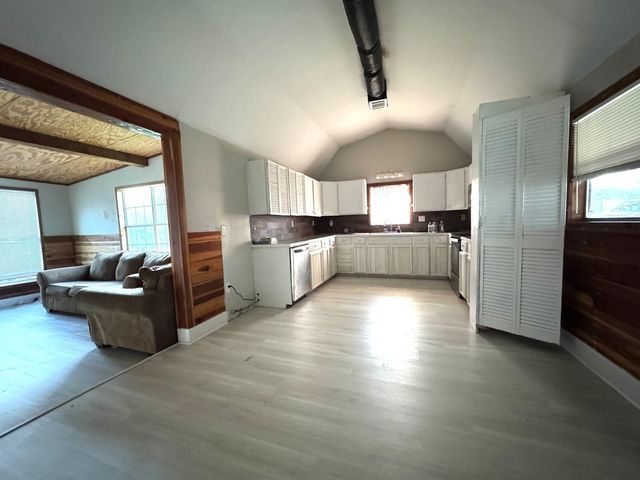 16066 North Loop Drive, Plantersville, TX 77363